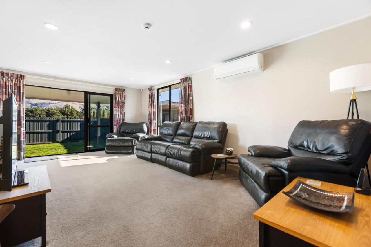 Get The Family Together Under One Roof Cromwell Exterior photo